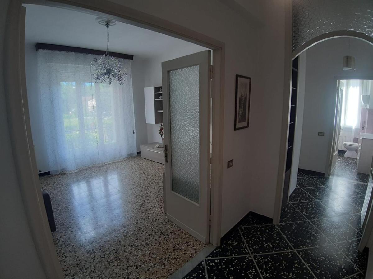 Appartamento Centrale Fino A 8 Posti Letto Pontremoli Exterior foto